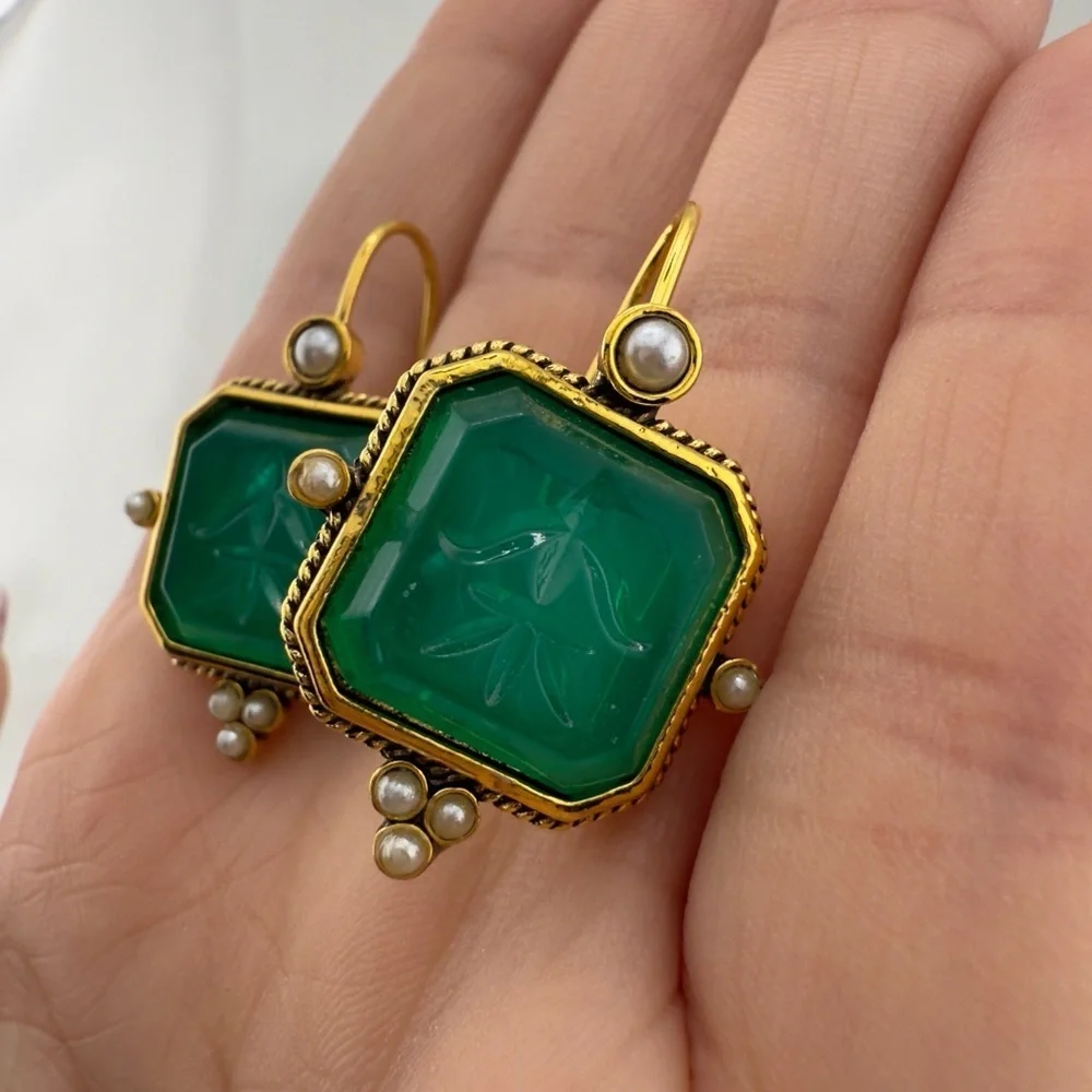 Classic Vintage Green Earrings with Gold Detail – Boss Style